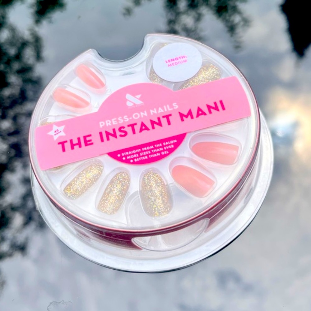 NWT Olive & June Press-On Fake Nails Medium Oval Subtle Neutral Glitter 42ct